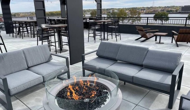 Luxury River-Front Handicap Accessible Studio Apt