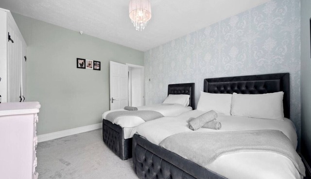 Luxury River Side Getaway: Peak District