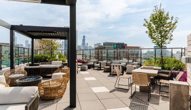 Luxury River West High-Rise N3 Gym+Rooftop+Skyline