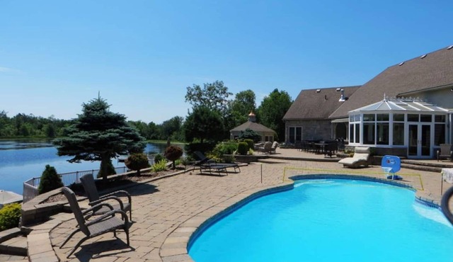 Luxury Riverfront Cottage 30 mins from Kingston ON
