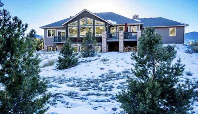 Luxury Riverfront Home on 2 Acres, with Hot Tub, only minutes from downtown BV