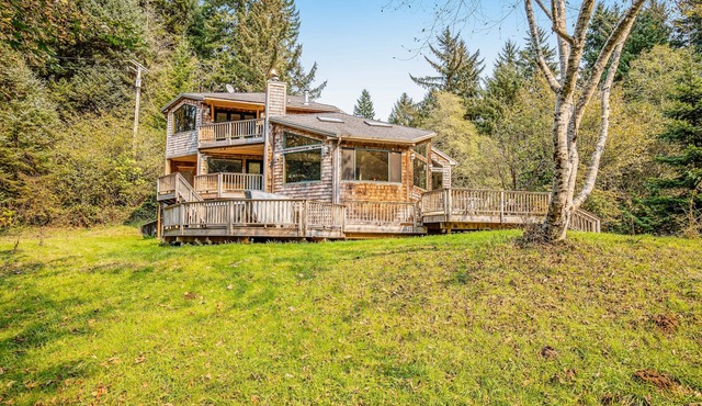 Luxury Riverfront Home w/Several Acres, Hot Tub & Swimming Holes - Dogs OK