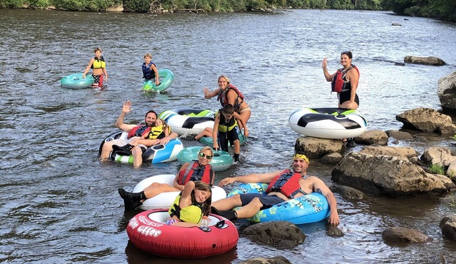 Luxury Riverfront Lodge sleeps 25, Pool, Cancel details in property description