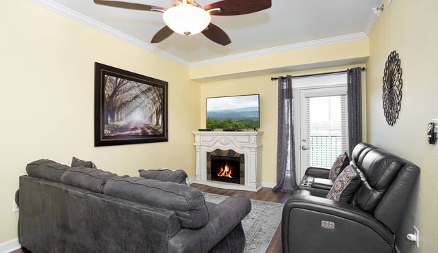 Luxury Riverfront spacious condo in perfect location near Tanger Outlets