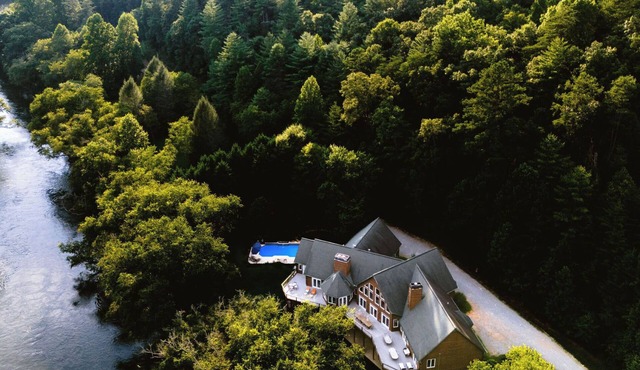 Luxury Riverfront Pool Theater Games Hot Tub