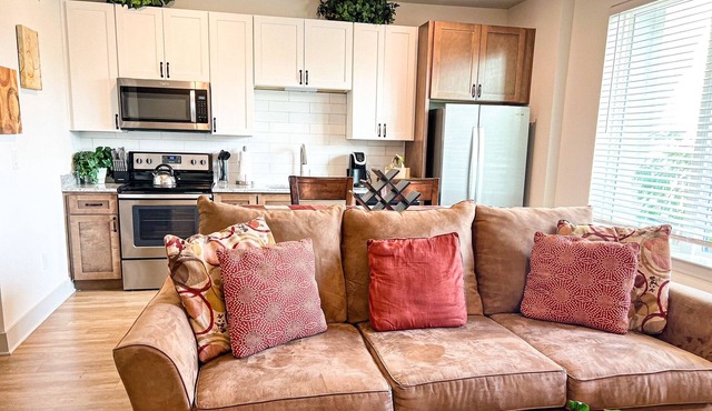 Luxury Riverside Condo Close To Cummer Museum!!