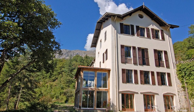 Luxury Riverside Mansion 40 mins from Nice Cote 'dAzur Airport