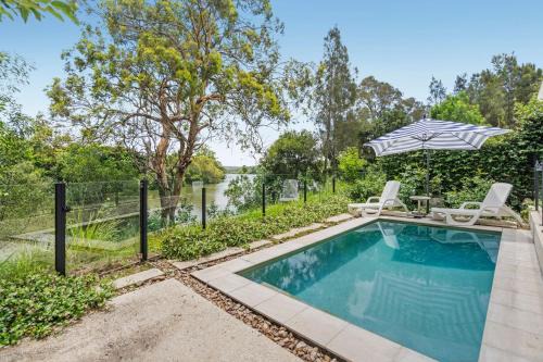 Luxury Riverside Retreat in Benowa