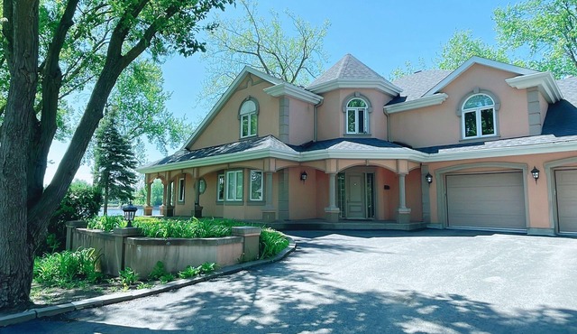 Luxury Riverside Villa with Magnificent RiverViews