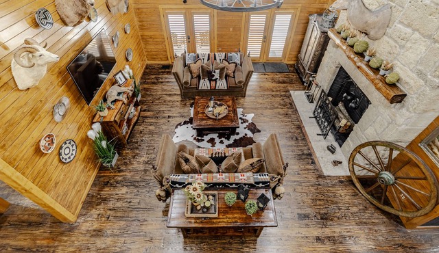 Luxury Roland Cabin at Historical Farm