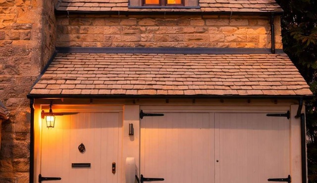 Luxury Romantic Coach House for 2 in the Cotswolds | EV