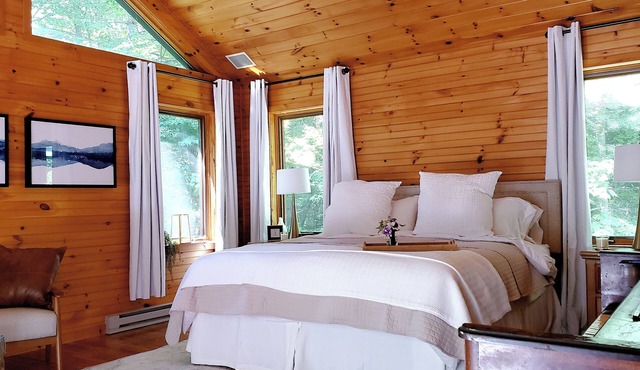 Luxury Romantic Cottage near Lakes, Trails, Golf and more! Adult Only Property