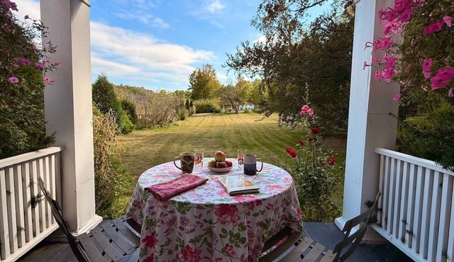 Luxury, Romantic, Sprawling Mansion-Sleeps 18!