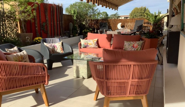 Luxury roof villa with living space in 155 m² classified park