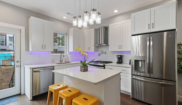 Luxury Roofdeck Retreat 4-bdrm Near Penn Chop