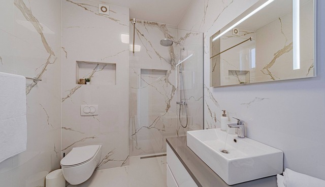 Luxury Rooftop Apartment with Outdoor Kitchen & Jacuzzi