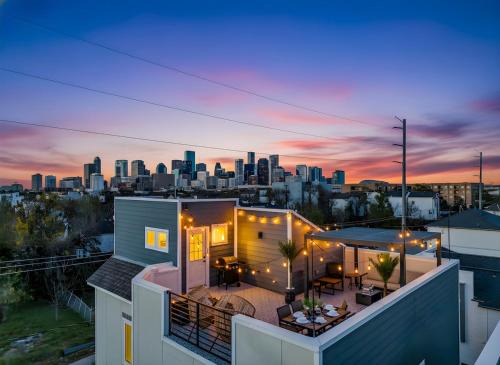 Luxury Rooftop Escape with Mini Golf & Movie Nights