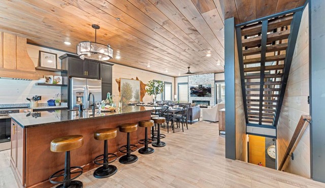 Luxury Rooftop - Indoor Pool - Home Theater - Game Rooms - Hot tub -Arcade Games