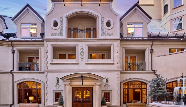 Luxury Room + Access Rooftop Hot Tubs & Lap Pool