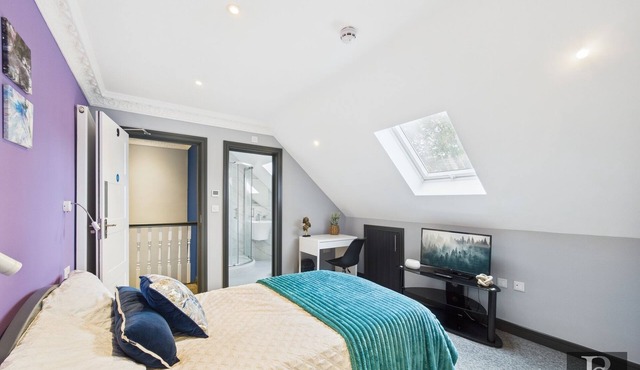 Luxury room's with ensuite and kitchen, parking in Slough Centre