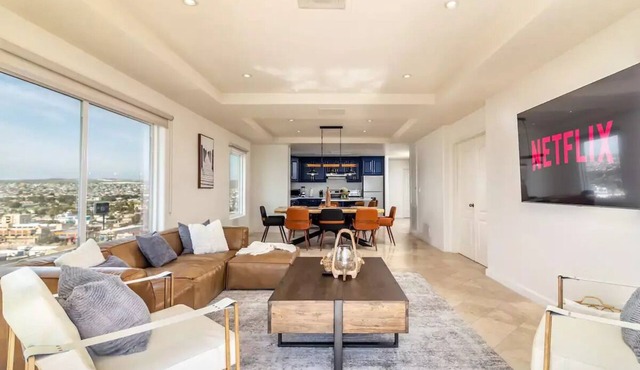 Luxury Rosarito Beachfront 2 Bedroom 5 min Walk 2 Baja beach fest papas & Beer