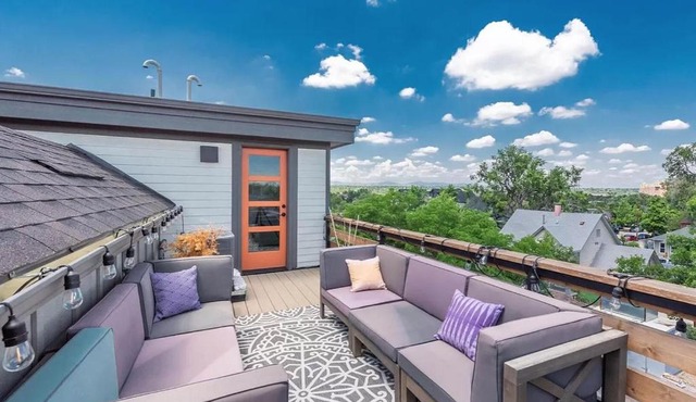 Luxury Rowhome w. Rooftop Mountain Views in Littleton