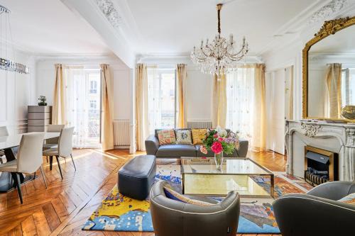 Luxury Royal Suite, 118 square meters, notre dame, 3 bedrooms
