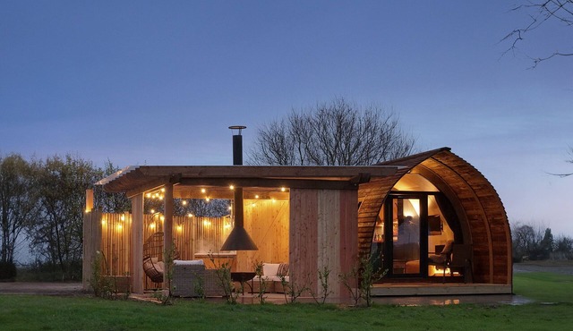 Luxury Rural Cabin with Wood Fired Hot Tub
