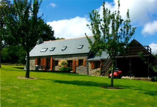 Luxury rural farmhouse retreat ideal for families with a jacuzzi hot tub