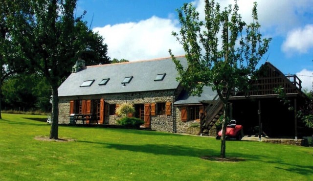 Luxury rural farmhouse retreat. Family and pet friendly with hot tub.