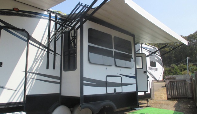 Luxury RV 1/4 mile from the beach and MacKerricher State Park.