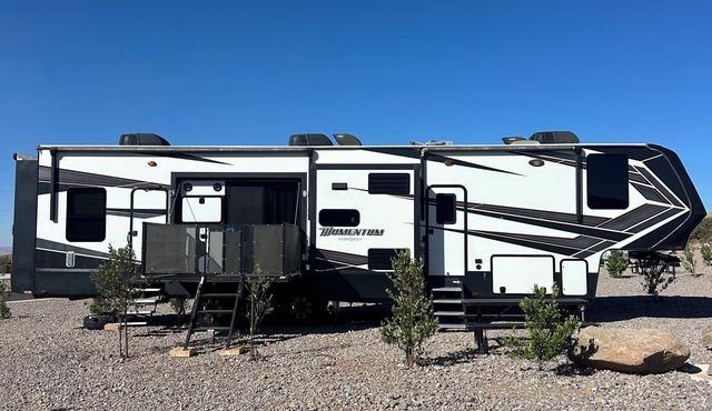 Luxury RV Camper Southern UTAH!