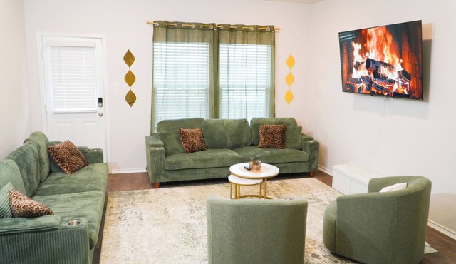 Luxury Safari Estate 5BR/3BTH Near Lackland AFB