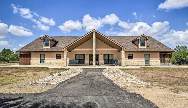 Luxury San Antonio Retreat: 110-Acre Private Ranch