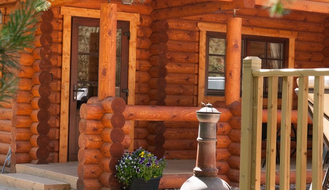 Luxury Scandinavian Log Cabin With Huge Private Hot Tub