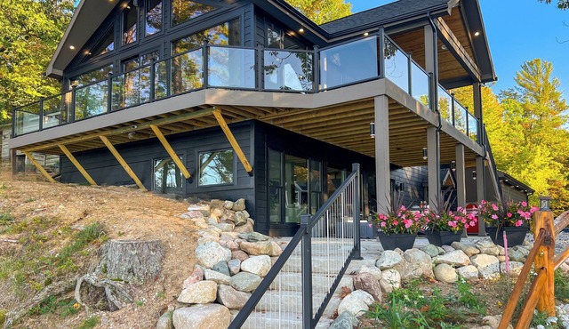 Luxury Scenic Lakeside Haven: Kayaks, Fire Pit, Multi-Deck, Game Room, Dock