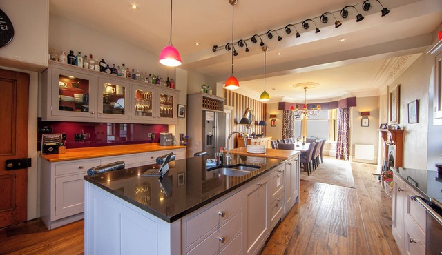 Luxury Scottish holiday house on the shores of Loch Awe with boat house, jetty,