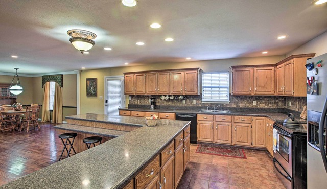 Luxury Scottsville Retreat on 10 Acres!
