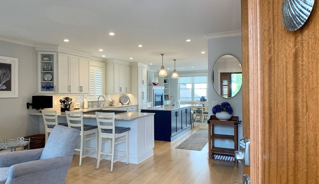 Luxury Sea Lodge with Ocean Views - Walk to Easton's Beach