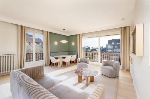 Luxury sea view 3BR-2BA with services in Deauville