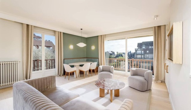Luxury sea view 3BR-2BA with services in Deauville