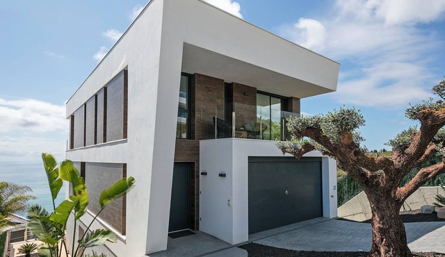 Luxury Seafront Villa near Barcelona