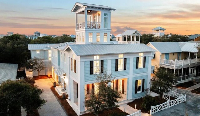 ⭐Luxury Seaside Home w/Pool & Spa | Sea La Vie Seaside Main House⭐