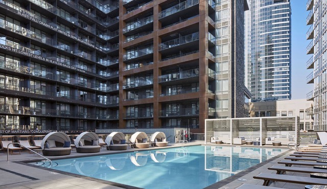 Luxury Seattle Suite w/Balcony, King Bed & Pools—Near South Lake Union Fun!