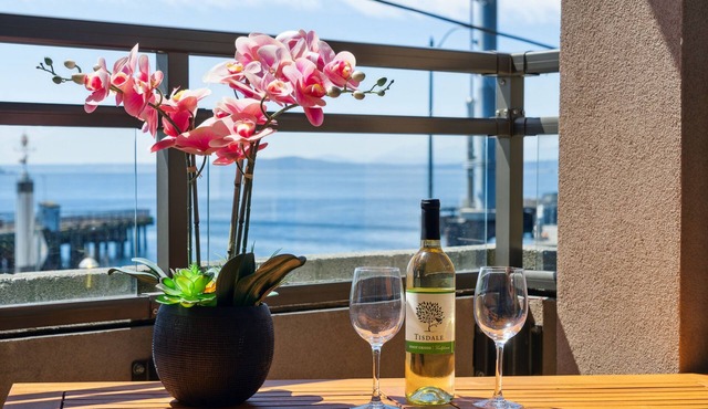 🚢Luxury Seattle Waterfront Walk to Cruise Ship & Pike Place -Waterfront Views🎡