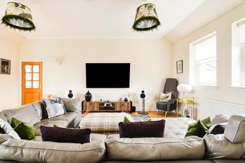 Luxury Seaview Gated Penthouse located near Edinburgh by Urban Haggis Stays