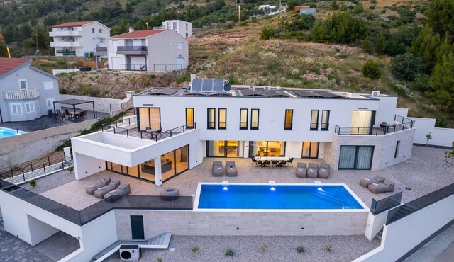 Luxury Seaview Villa with Jacuzzi