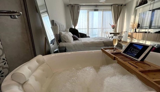 Luxury Seaview Studio Apartment - RAK Al Marjan Island