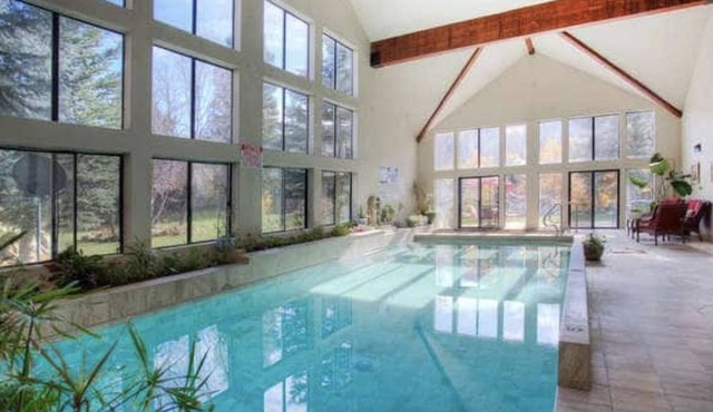 LUXURY, SECLUDED LODGE SKI AND SWIM