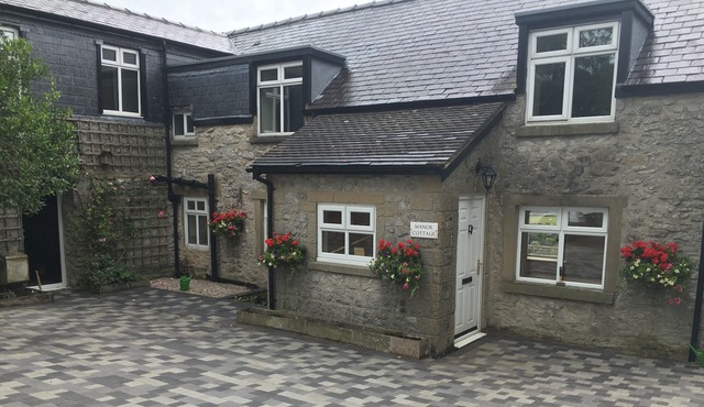 Luxury self-catering accomodation with breathtaking views for up to 10 people.